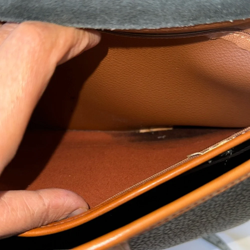 Vintage Dooney & Bourke messenger bag
